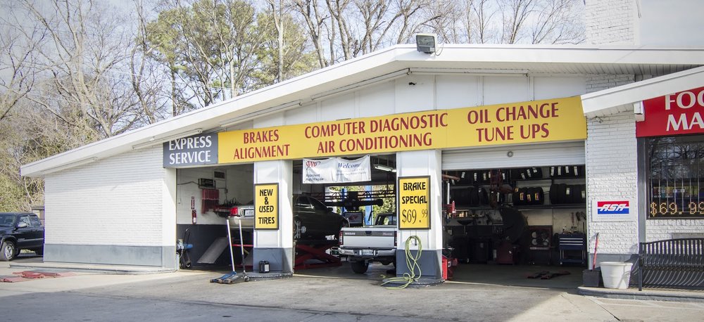 Front of the Thompson Lane Auto garage in Nashville, TN